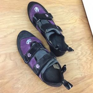 Evolve rock climbing shoes size 7.5